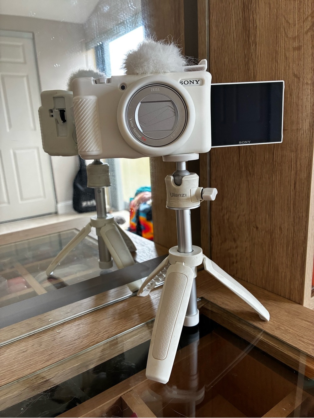 Sony ZV1-F MARK 2 White Compact Digital Camera with Flip Screen